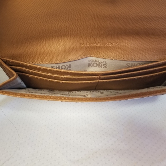 Michael Kors Jet Set Travel Continental Slim Wallet In Vanilla And Tan - Picture 5 of 6